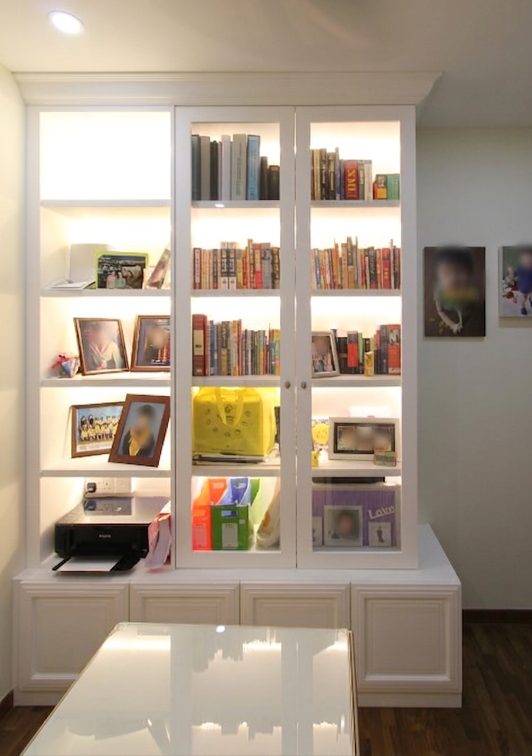 Happily — Beautiful Display Cabinets